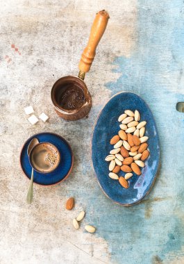 Bademli siyah coffeee