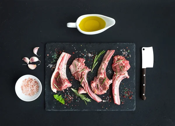 Raw lamb chops. — Stock Photo, Image