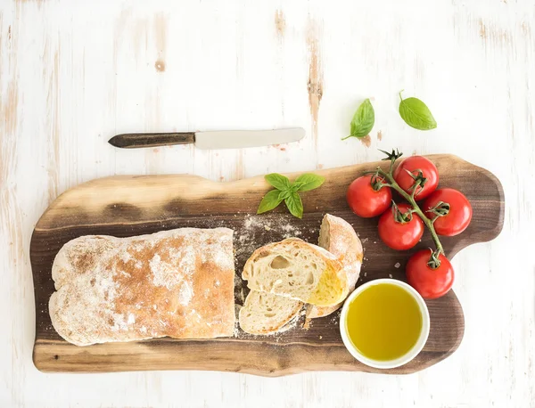 Pan de ciabatta recién horneado — Foto de Stock