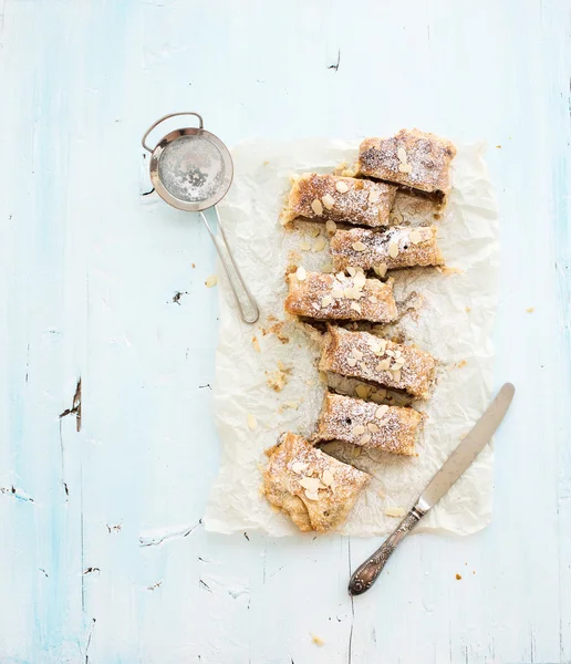 Homemade apple and almond strudel — Stock Photo, Image