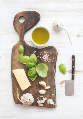 Pesto sauce cooking set.