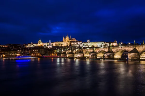 Charles ile Prag'da Vltava Nehri