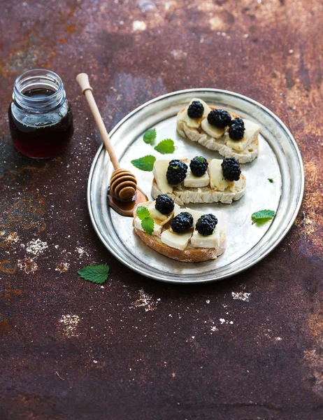 Sanduíche de bruschetta italiano — Fotografia de Stock