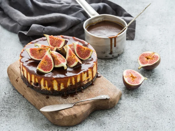 Taze incir ile pasta