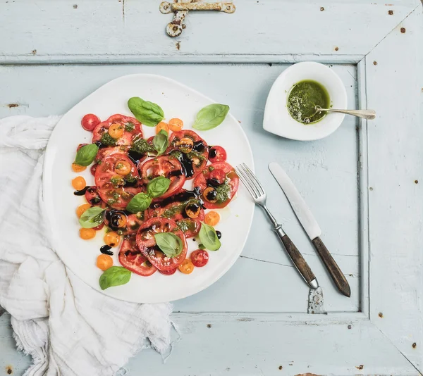 Ripe village heirloom tomato salad — Stock Photo, Image