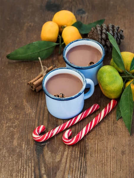 Hot chocolate in enamel metal mugs — Stock fotografie