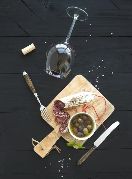 Conjunto de aperitivos de vinho. Copo de vinho tinto , — Fotografia de Stock