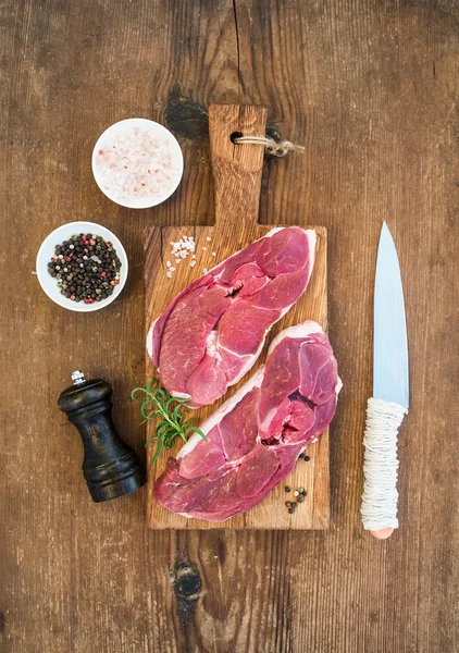 Carne fresca crua entrecote de cordeiro — Fotografia de Stock