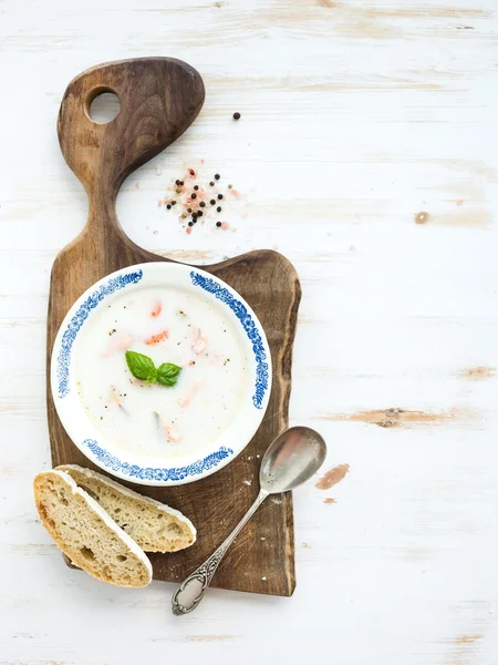 Scandinavian salmon soup with cream — Stockfoto