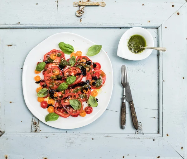 Ripe village heirloom tomato salad — Stock Photo, Image