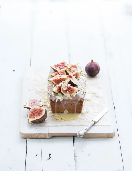 Loaf cake with figs, almond and white chocolate — Stok fotoğraf