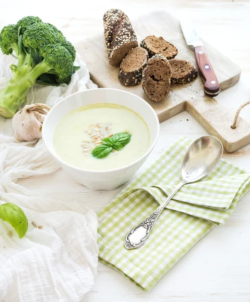 Broccoli cream soup with sunflower seeds