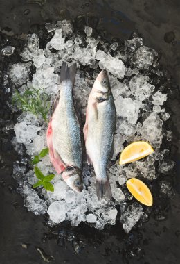 Raw seabass with lemon