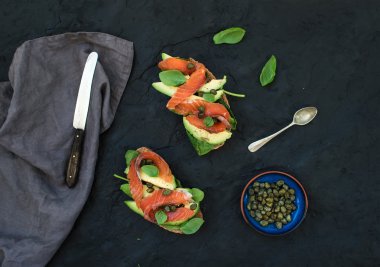 füme somon sandviç,