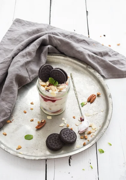 Granola de avena de yogur con bayas —  Fotos de Stock