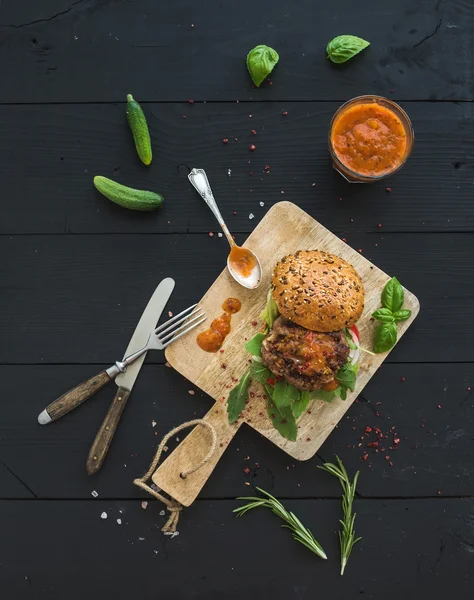 Fresh homemade burger — Stock Photo, Image