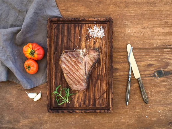 Cooked meat t-bone steak — Stock Photo, Image