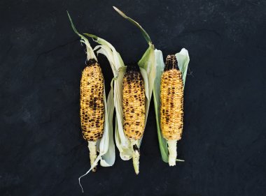 Grilled corns over black  slate