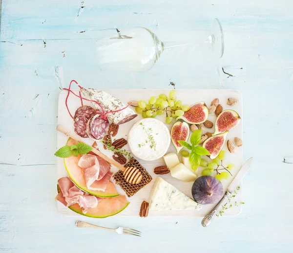 Set de vinos y aperitivos — Foto de Stock