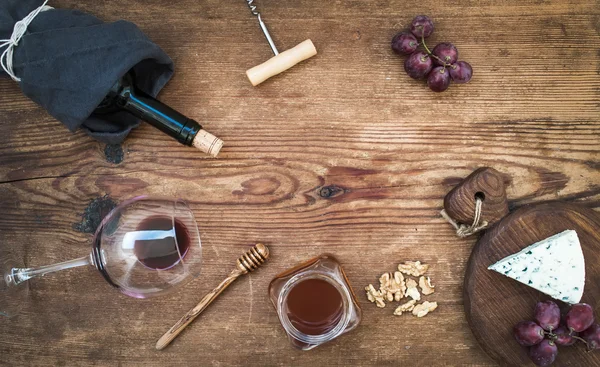Набор вин и закусок — стоковое фото