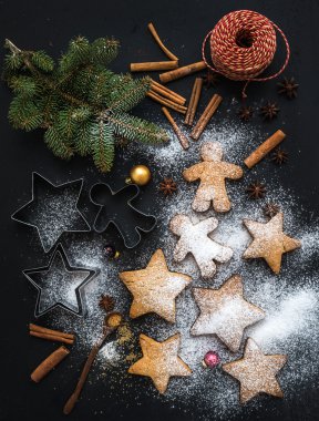 gingerbread çerezleri pudra şekeri ile