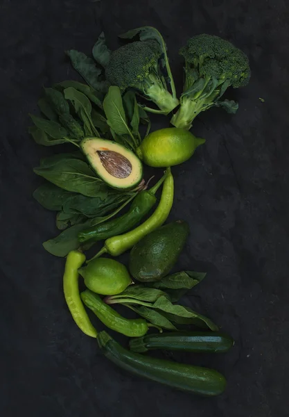 Ensemble de légumes verts crus . — Photo