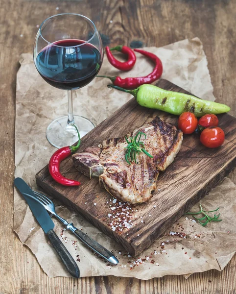 Cooked meat t-bone steak — Stock Photo, Image