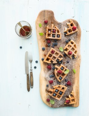 Çilek ile yumuşak Belçika waffle