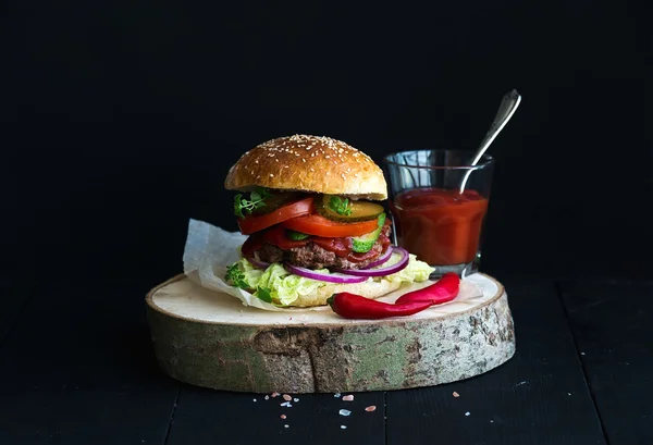 Fresh homemade burger — Stock Photo, Image