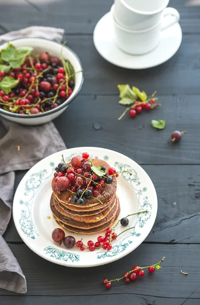 Buckwheat pancakes with fresh berries — Zdjęcie stockowe