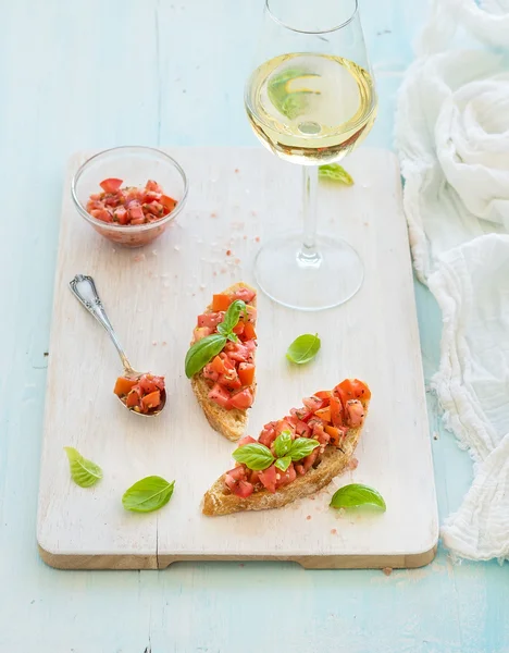 Tomato and basil bruschetta sandwiches — Stockfoto