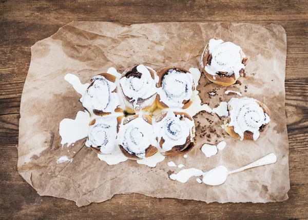 Rolos de canela com queijo creme — Fotografia de Stock