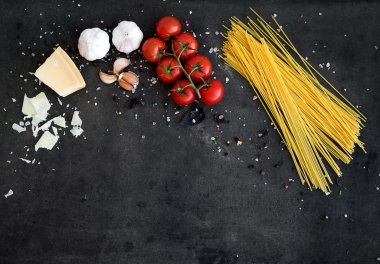 Spagetti vongole yemek pişirmek için malzemeler.
