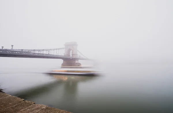 Ketting brug over de Donau — Stockfoto