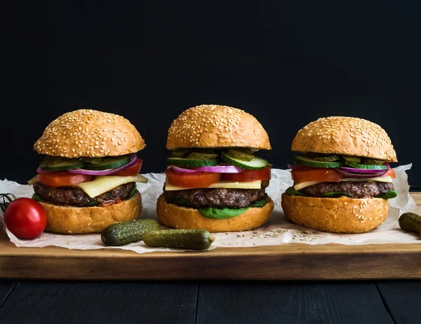 Hamburger di manzo freschi — Foto Stock