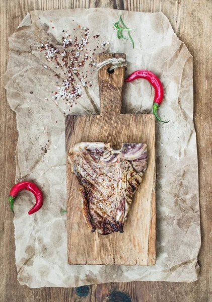 Cooked meat t-bone steak — Stock Photo, Image