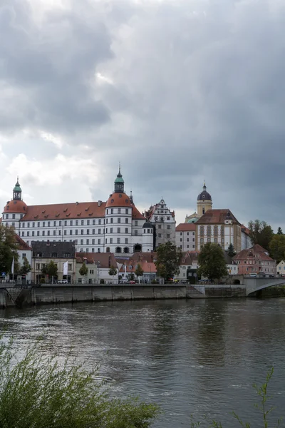 Castle in town Neuburg on River Danube in Bavaria — Stock Photo, Image