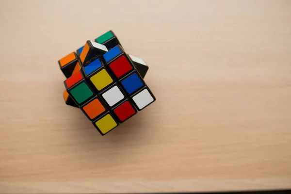 Rompecabezas Combinación Colores Cubo Rubik Tres Por Tres Encuentra Una — Foto de Stock