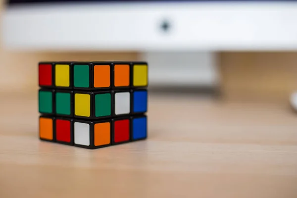 Χρωματιστά Παζλ Συνδυασμός Κύβος Του Rubik Τρία Από Τρία Ψέματα — Φωτογραφία Αρχείου