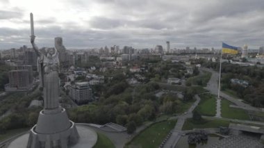 İnsansız hava aracından Anavatan Anıtı 'na gündüz vakti hava görüntüsü.