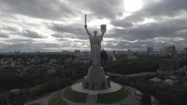 Luftaufnahme Von Einer Drohne Zum Mutterland Denkmal Bei Tageslicht — Stockvideo