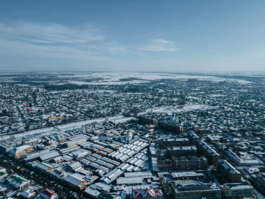 Kışın Chernihiv 'deki Nizhyn şehrinin insansız hava aracı görüntüsü.
