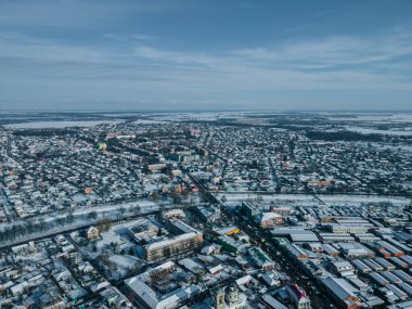 Kışın Chernihiv 'deki Nizhyn şehrinin insansız hava aracı görüntüsü.