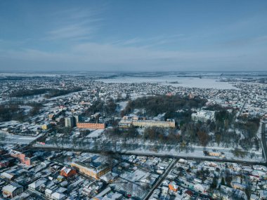 Kışın Chernihiv 'deki Nizhyn şehrinin insansız hava aracı görüntüsü.