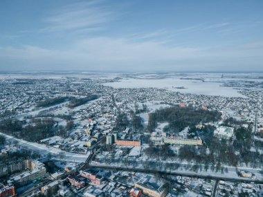 Kışın Chernihiv 'deki Nizhyn şehrinin insansız hava aracı görüntüsü.