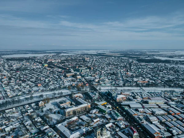 Kışın Chernihiv 'deki Nizhyn şehrinin insansız hava aracı görüntüsü.