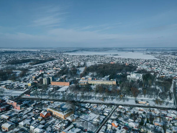 Kışın Chernihiv 'deki Nizhyn şehrinin insansız hava aracı görüntüsü.
