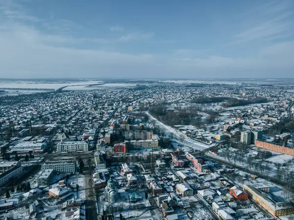 Kışın Chernihiv 'deki Nizhyn şehrinin insansız hava aracı görüntüsü.