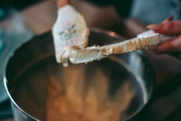 부엌에서 파이와 쿠키를 — 스톡 사진