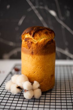 Lezzetli iştah açıcı taze fırınlanmış Paskalya pastaları.